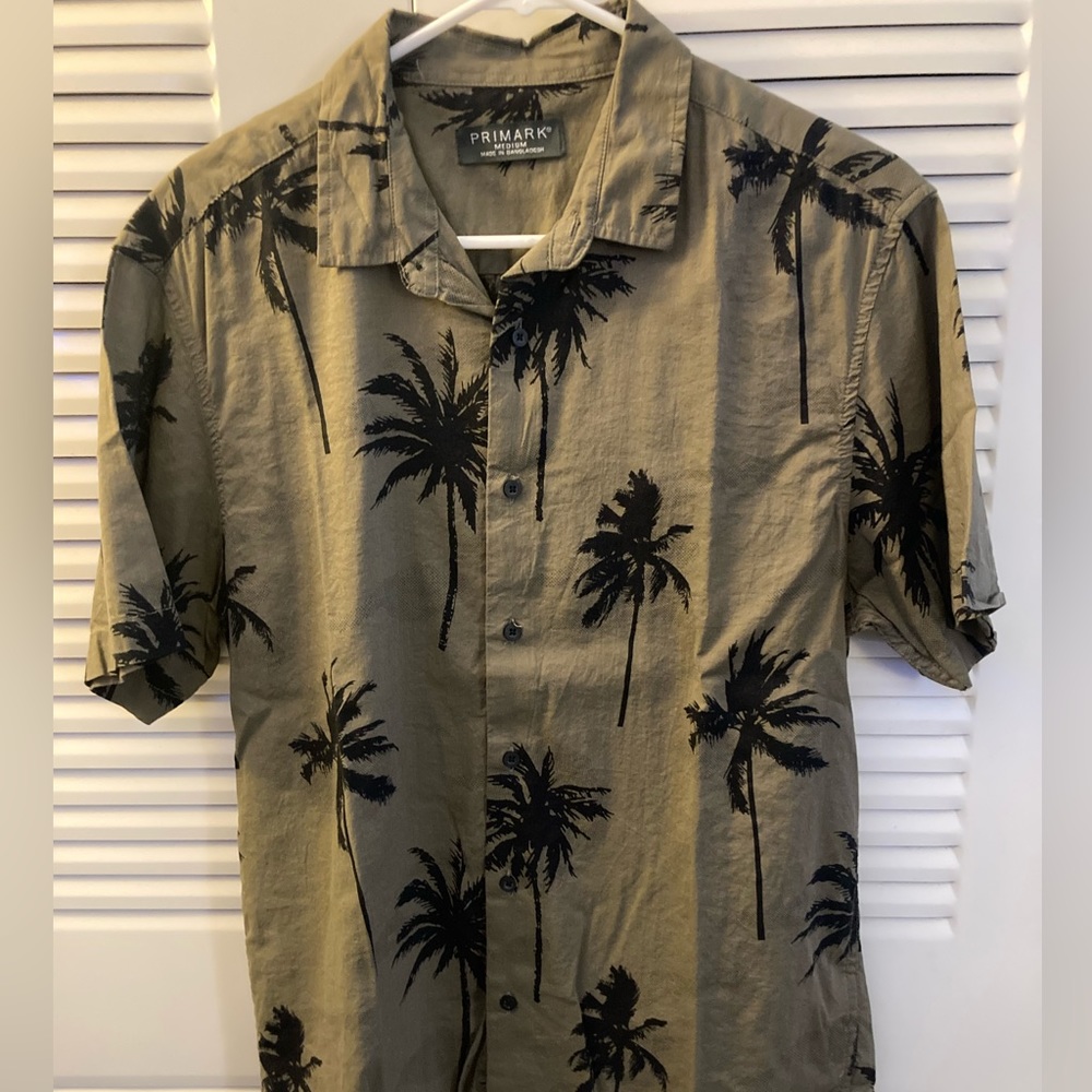Dark green men’s casual button up